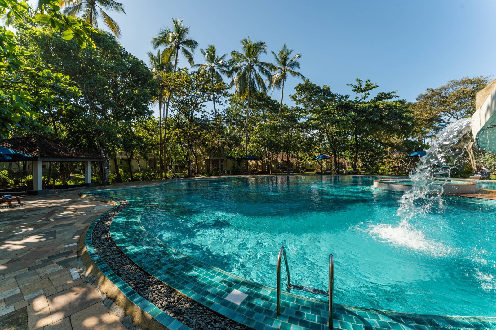 Pool 02